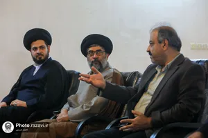 اهداء مصحف مشهد رضوی به آیت الله مرتضوی