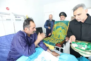 عیادت خادمان رضوی از مصدومان حادثه بندر شهید رجایی بندرعباس/ گزارش تصویری