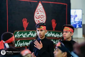 عزاداری نوجوانان اردو زبان در حرم مطهر رضوی
