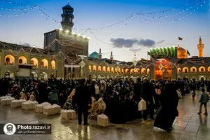 توزیع افطاری سبک در حرم مطهر رضوی-3