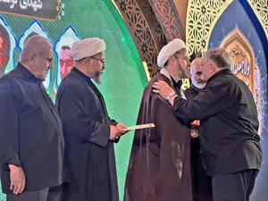 آیین سنتی سقایی همدان؛ تجلی عشق و ارادت خادم&zwnj;یاران در حرم امام رضا (ع) + تصاویر