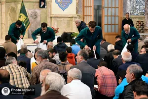 بسته&zwnj;بندی و توزیع افطاری سبک در حرم مطهر رضوی