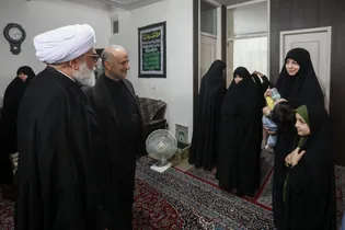دیدار تولیت آستان قدس رضوی با خانواده شهدای حملات تروریستی رژیم صهیونیستی-2