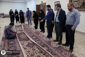 بازدید کارکنان آستان قدس رضوی از شرکت فرش