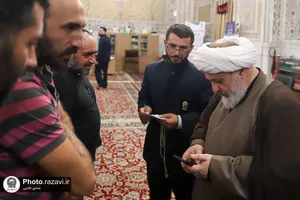عزاداری زائران ترک زبان در حرم مطهر رضوی