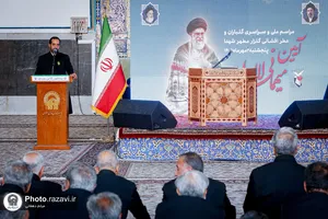غبارروبی مزار شهدای مدفون در حرم مطهر رضوی