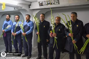 غباروبی مزار شهدای حرم مطهر رضوی