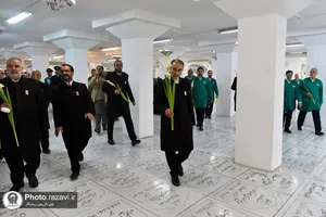 غبارروبی مزار شهدای مدفون در حرم مطهر رضوی
