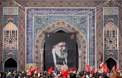اقامه نماز بر پیکر مطهر «قائد شهید امت» در صحن پیامبر اعظم (ص)