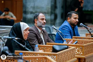 جلسه دفاع از پایان&zwnj;نامه در حرم مطهر رضوی