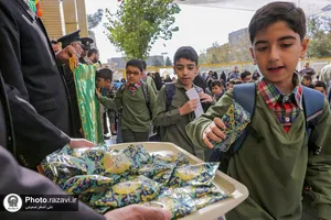 حضور دربانان حرم مطهر رضوی در مراسم آغاز سال تحصیلی مدارس بعثت