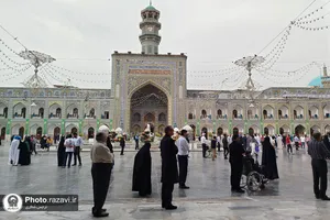 حرم امام هشتم؛ ساعت هشت