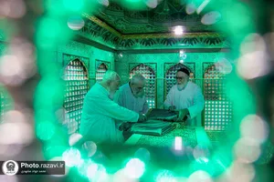 غبارروبی ضریح مطهر حضرت رضا علیه&zwnj;السلام در آستانه دهه کرامت