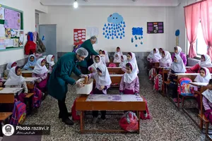 توزیع صبحانه گرم در مدرسه دخترانه شهید مدیری مشهد