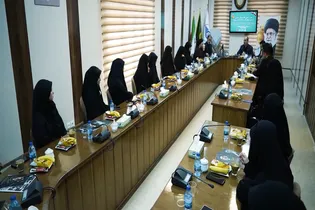 نشست علمی «ابعاد گفتمانی و تمدنی مکتب امام خامنه‌ای» همزمان با رونمایی از پوستر رویداد ملی «رهبرقلب ها» در دانشگاه امام رضا (ع) برگزار شد