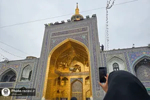نصب کتیبه&zwnj;های نیمه شعبان در حرم مطهر رضوی