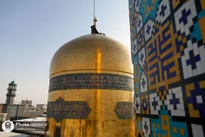 تعویض پرچم گنبد منور رضوی به مناسبت وفات حضرت معصومه(سلام الله علیها)