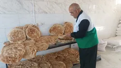 توزیع ۲۶ هزار قرص نان صلواتی به نیت امام رضا (ع) در بم