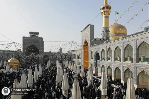 مراسم دعاء عرفة للزوار الناطقين بالعربية في الحرم الرضوي الشریف
