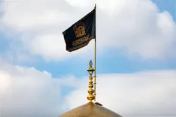 پرچم گنبد مطهر امام رضا (ع) به نشانه عزای حضرت زهرا (س) تعویض شد