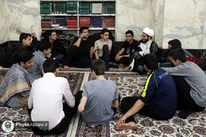 وداع پسران نوجوان معتکف رمضانیه در حرم مطهر رضوی