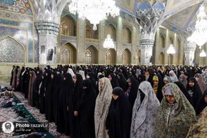 اقامه نماز آیات در حرم مطهر رضوی