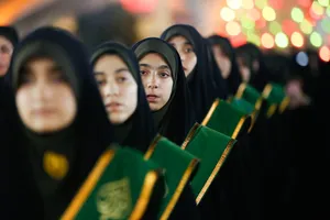 لاله&zwnj;گردانی خادم&zwnj;یاران فارس در سوگ امام رضا (ع) + تصاویر