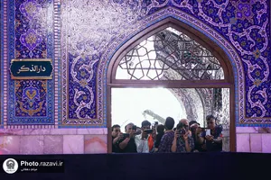 حضور مردم عزادار بر مزار مطهر رهبر شهید انقلاب اسلامی-2