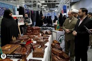 بازدید قائم مقام تولیت آستان قدس رضوی از نمایشگاه دستاوردهای &laquo;مادران ارزش&zwnj;آفرین&raquo;