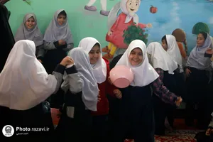 جشن دخترانه در باغ اردوگاه خاتون