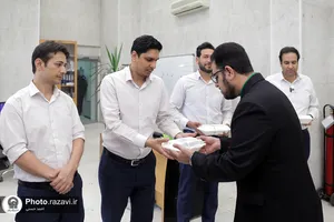 توزیع افطاری بین کارکنان قطار شهری و بهشت رضا علیه السلام