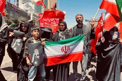 خیابان امام رضا (ع) به رنگ سرخ درآمد؛ وقتی کوه بر شانه‌های عاشقان تشییع می‌شود