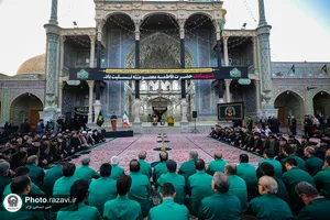 آیین اهتزاز پرچم عزای گنبد مطهر حرم حضرت معصومه(س)