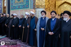 طواف پیکر شهدای خدمت دور ضریح مطهر رضوی