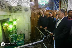 تشرف وزیر ورزش و جوانان عراق به حرم مطهر رضوی
