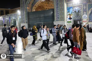 اعتکاف 1000 دهه هشتادی در حرم مطهر رضوی
