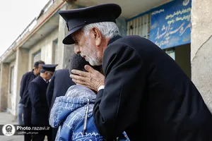توزیع کاپشن و لوازم التحریر در مدرسه حمزه سیدالشهدا