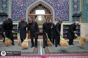 آیین جاروکشی خدام حرم مطهر رضوی