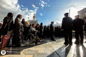 شور و شوق زیارت در حرم امام هشتم