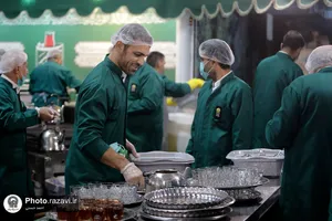 خدمت جمعی از ورزشکاران در چایخانه حضرت