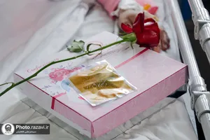 اهداء هدیه به فرزندان تازه متولد شده توسط خدام حرم مطهر رضوی
