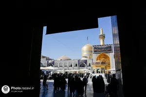 تشرف زائران قزاقستانی به حرم مطهر رضوی