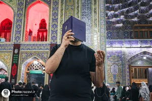 حرم مطهر رضوی در شب عاشورای حسینی