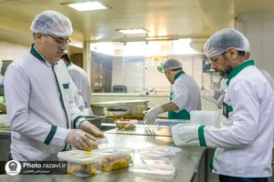توزیع روزانه 2 هزار پرس افطاری متبرک در سطح شهر مشهد