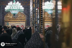 حرم مطهر رضوی در شب عاشورای حسینی