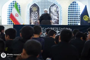 عزاداری نوجوانان اردو زبان در حرم مطهر رضوی