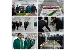 غبارروبی و گلاب‌افشانی مزار شهدای مدفون در حرم مطهر رضوی