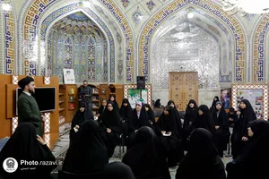 جلسه پرسش و پاسخ نوجوانان دختر در حرم مطهر رضوی