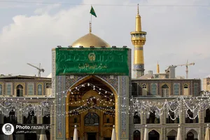 نصب پرچم ایران در حرم امام رضا(علیه&zwnj;السلام)