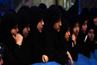 اول مهر در دارالذکر؛ بچه‌ها به زیارت رهبر شهید آمدند